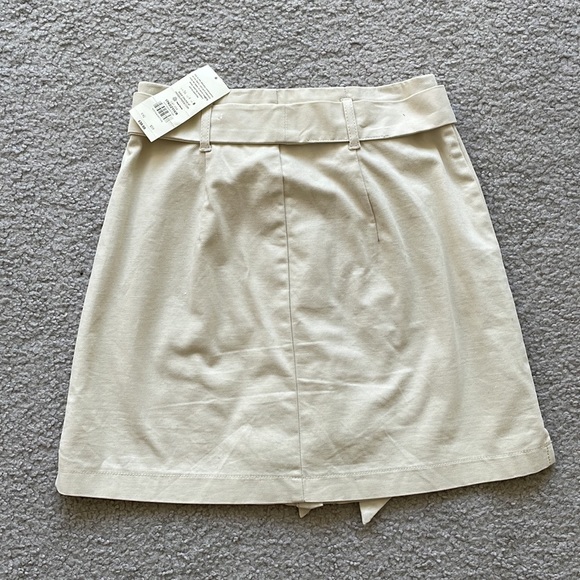 NEW - Cream Miss Selfridge’s skirt size 4 - Picture 3 of 3